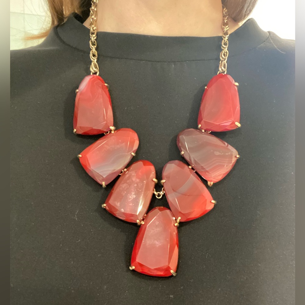 Kendra Scott Harlow necklace. Beautiful dark pink stones.